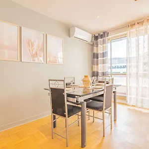 Ideal Couple, Family & Friends - Calme, Lumineux, Balcon - Proche Plages 2km - Velodrome A 10min - Olympique Marina - Climatisation & Parking Prive Marseille